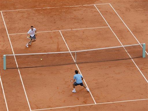 Roland Garros'u hiç kazanamamış 13 Grand Slam şampiyonu Roger Federer, hayatının en büyük hayalini gerçekleştirip daha önce 3 kez finalde Nadal'a yenildiği Fransa Açık'ta şampiyon oldu...
