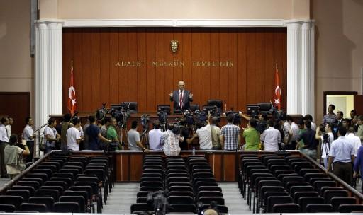 İstanbul Cumhuriyet Başsavcı Vekili Turan Çolakkadı, Silivri Ceza İnfaz Kurumları Yerleşkesinin yanında ''Ergenekon'' davasının görülmesi için inşa edilen duruşma salonunu tanıtttı.