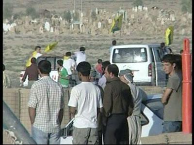 PKK'lıların Mahmur'dan ayrılışı esnasında kampda bulunanlar uğurlama töreni düzenledi...