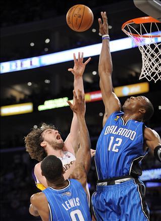Milli basketbolcumuz Hidayet Türkoğlu'nun 22 sayısı atarak devleştiği, normal süresi 88-88 tamamlanan maçta, Los Angeles Lakers Orlando Magic'i 101-96 yendi.