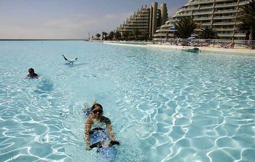 Sıcaklığı 26° C, 250.000 m3 temizlenmiş ve filtrelenmiş deniz suyu. Maliyeti 1.34 milyar euro...