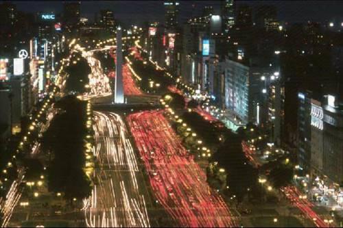 Ülkesinin liglerine en çok takım veren başkent Buenos Aires. Açılış ve Kapanış Ligi'nde, Arjantin'in başkentinden toplam 14 takım yer alıyor.