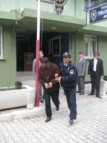 Manisa Müdürlüğü Asayiş Şubesi ile Turgutlu İlçe Emniyet Müdürlüğünün ortaklaşa düzenledikleri Pelez Altın şebekesi operasyonunda 19 kişi göz altına alındı.