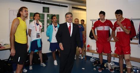 Cumhurbaşkanının bu jesti Milli futbolcuları da duygulandırdı