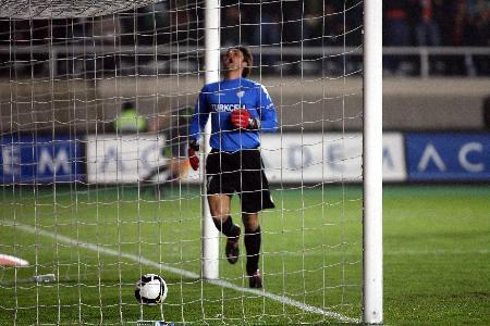 Dünyanın en golcü 6'ncı kalecisi olan Ivankov, Galatasaray karşısında da bir gole imza attı ama bu kez kendi kalesine atılan golün asistliğine imza attı. İşte Ivankov'un kalesine gol attığı anlar...