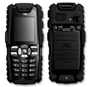 Bir firma dünyanın en sağlam cep telefonunu piyasaya sürdü. Telefon test için yüksek bir binanın tepesinden atıldı, filin altında ezildi, hatta fırında kızartıldı....