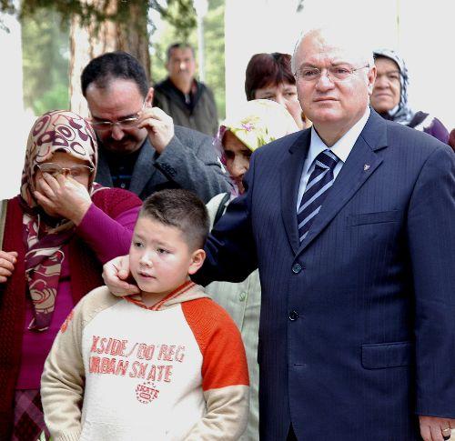 Arefe günü şehitlikler doldu, taştı