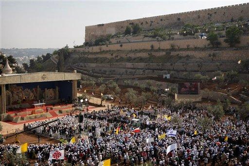 Katolik dünyasının ruhani lideri Papa 16. Benediktus'un Kudüs'ü ziyareti sürüyor. Tarihi gezinin ilk iki gününde neler oldu bir hatırlayalım ve ziyaretin atmosferini 125 fotoğrafla yansıtalım istedik.