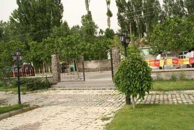 DTP'li Patnos Belediyesi, encümen kararıyla Osmanlı Parkı'nın adını 'Orhan Doğan', Selçuklu Parkı'nın ismini ise 'Özgürlük' olarak değiştirdi.