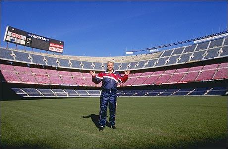 İngiltere Milli Takımı'nın eski futbolcusu ve teknik direktör Sir Bobby Robson'un 76 yaşında İngiltere'nin County Durham kentindeki evinde kansere yenik düştüğü bildirildi.