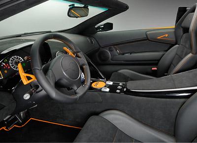 İtalyan spor otomobil üreticisi olan Lamborghini, sınırlı sayıda üretilen Murcielago LP 650-4 Roadster'in ilk fotoğraflarını yayımladı.