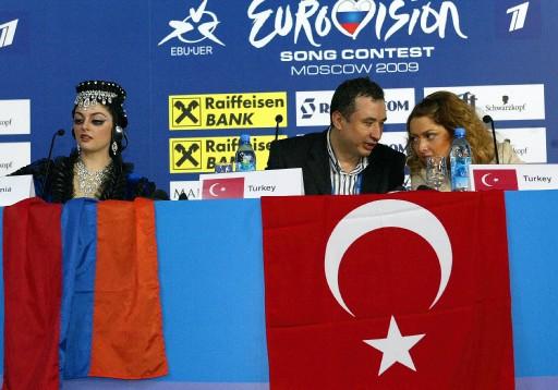 Eurovision'daki temsilcimiz Hadise, ilk yarı final elemesini geçerek Cumartesi günü Türkiye'yi finalde temsil edecek..