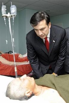Gürcistan Cumhurbaşkanı Mihail Saakaşvili Gori'de korku dolu anlar yaşadı.