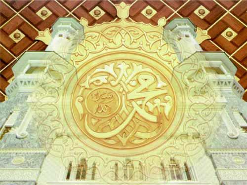 <b>MUHÎMÜ'S SÜNNE, KAYYİM</b><BR>
Efendimiz'in bu ismi, "Sünneti ikame eden, ayakta tutan, sünneti yaş atan" manalarına gelir.
Kâdî İyaz'ın Şifâ adlı eserinde zikredilen bu isim ile ilgili Hazret-i Dâvûd aleyhisselâm'ın şöyle dua ettiği bildirilir: "Allahım, fetret zamanında sünneti ikame eden (ayakta tutan) Muhammed' i (aleyhisselâm) bize gönder." Böylece bu şerefli isim Hazret-i Dâvûd'un duasından alınmıştır.