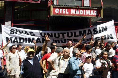Sivas Madımak Oteli'nde ölenleri anma töreni