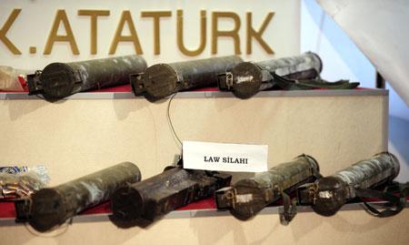 İstanbul Poyrazköy'de İstek Vakfı'na ait arazilerde yapılan kazılarda cephanelik bulundu.