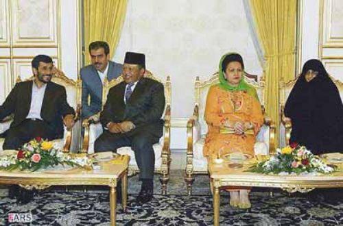 İran Cumhurbaşkanı Mahmud Ahmedinejat ve eşi