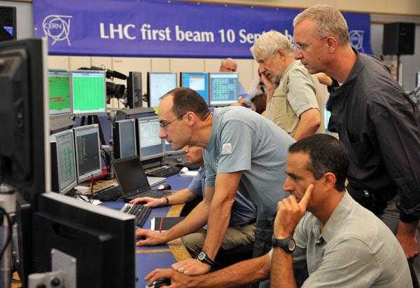 CERN deneyinden ilk fotoğraflar ve düğmeye basıldığı anlar