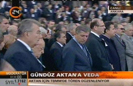MHP Milletvekili, emekli büyükelçi Gündüz Suphi Aktan için Dışişleri'nin ardından TBMM'de bir tören düzenlendi. Törene siyasiler ve Aktan'ın ailesi katıldı.