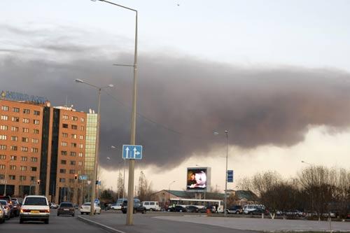 Kazakistan'ın başkenti Astana'da bir depoda çıkan yangında, ilk belirlemelere göre 4 kişi öldü, 14 kişi yaralandı.