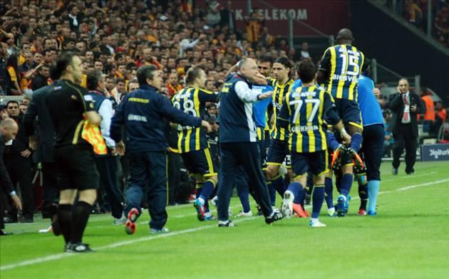 Arena acildigindan beri 3 mac oynandi. 2'si bizim 1'i onlarin oldu. Nerede ezeli rekabet? Kadikoyu soylemiyorum bile