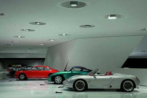 Porsche müzesinde tarihi gezinti