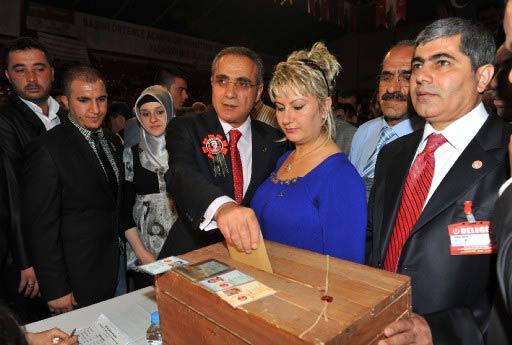 Helikopter kazasında hayatını kaybeden BBP Genel Başkanı Muhsin Yazıcıoğlu'nun yerine bugün yeni genel başkan seçiliyor. Kongrede, Yalçın Topçu ve Tuna Koç yarışıyor.