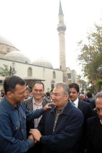 Baykal bayram namazını torunları ile dedesinin imam olduğu camide kıldı