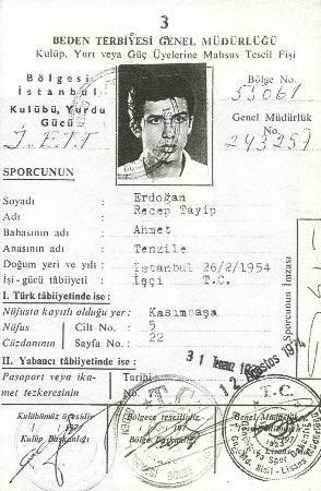 1973-74de Camialtı'nda forma giyen Erdoğan'ın iyi bir futbolcu olduğu F.Bahçenin hocası Didi'nin kulağına gider. Didi, Düşvar İyiiş'le birlikte izleyip beğendiği,Erdoğanı transfer etmek ister. Ancak Sultan Demircan ve Düşvar İyiiş'in ikna çabaları bab