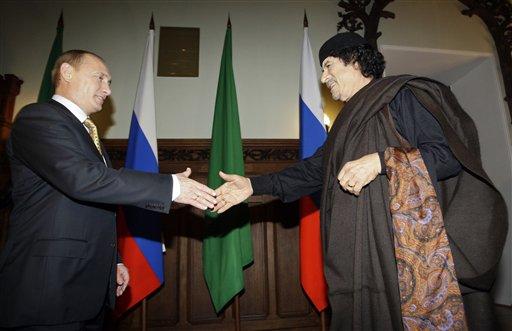 Kaddafi'nin çadırında çay keyfi