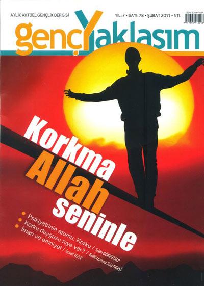 <b>Yeni Görünümüyle Genç Yaklaşım</b><br><br>

Yaklaşım her ay olduğu gibi Şubat sayısında da zengin bir muhteva ile genç okuyucularının karşısına çıktı. Derginin kapak konusunda korkunun mahiyeti ele alındı.
Dergimizi muhteva yönünden de her ay geliştirmeye çalışan dergi ekibi, okuyucuların merak ettiği konuları, ilgi alanlarını, onlardan gelen çalışmaları değerlendirirken, kendisine yol gösteren eleştirileri de ele alarak, gençliğin nabzını yakalamaya çalışıyor.<br><br>

İşlenen kapak konusunu ifade eden, Öyle donanımlı yaratılmışız ki; farkında olduğumuz ya da olamadığımız birçok duyguya sahibiz. Bu duygulardan belki de en fazla hissettiğimiz, korku duygusu. Yaşadığımız sürece karşımıza çıkan binlerce korku var, hayatta korku duygusunu tecrübe etmemekse zaten imkânsız cümlelerinin yer aldığı editör yazısında, derginin kapağına dair ipuçlarını veriyor.<br><br>


Bize verilen her duygu gibi, korku duygusunu da olması gereken ölçüde kullandığımızda; bu duygu hayatta ve ayakta kalma, sorun çözme yeteneğimizi geliştirdiği belirtilen, ancak gerçekte korku duyulmayacak bir duruma karşı aşırı korku duyma durumu da hayatı zindan eden fobiler olarak karşımıza çıktığı ifade edilirken, Fobik kişiler, yaşadıkları korkunun yersiz olduğunun farkında oldukları halde bunu bir türlü engelleyemiyorlar. İşte bu ilginç fobilerden bazıları şöyle: Ablütofobi (Yıkanmadan korkma), Amnezifobi (Hafızasını kaybetmekten korkma), Arakibutirofobi (Yer fıstığı ezmesini yerken damağa yapışmasından korkma), Bibliofobi (Kitap korkusu), Ksantofobi (Sarı renkten korkma), Peladofobi (Kel insanlardan veya kel olmaktan korkma), Politikofobi (Politikacılardan korkma) vs Bu, konunun fobi boyutu deniliyor.<br><br>

Peki korku duygusu bize niçin verilmiş? Cesur olmak ne demek? Hiçbir şeyden korkmamak, yiğitlik mi? Korkularımız ne seviyede olmalı? Korku, korkulması gereken bir duygu mu? Korkuların üstüne gitmeli miyiz? gibi soruların cevabı Şubat ayının Genç Yaklaşımında verilmeye çalışılmış.<br><br>

Korkuyla ilgili doyurucu cevaplar bulunabilecek kapak dosyasının yanı sıra, 28 Şubat sürecinde yaşanan başörtüsü yasağı sorunu, gündemden düşmeyen Hür Adam filminin analizi, taekwondo sporuna dair notlar ve evliliğe adım atmak isteyenlere tavsiyeler gibi pek çok konu, sayfalar arasında okuyucularının bekliyor.<br><br>
Ayrıca Genç Yaklaşımın bundan böyle yeni cildi ve kuşe kâğıdı ile okuyucusunun huzuruna çıkacağı müjdesi verilirken, yedi yıldır genç okuyucularıyla olan dergide, görsel yeniliklerle de yer alıyor. Şubat ayıyla birlikte Amerikan cilt ve kuşe kâğıdıyla beğeniye sunulan derginin yeniliklerinin, önümüzdeki aylarda da birbirinden şık görsel yeniliklerle devam edeceği belirtiliyor.