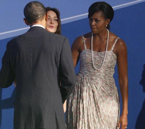 Michelle, eşi Barack, Carla'yı 4 kez öpünce çok kızdı