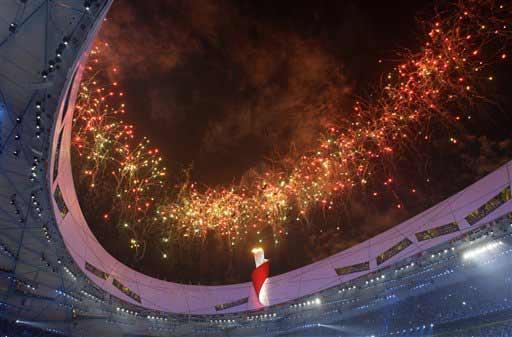29. Yaz Olimpiyat Oyunları, ''Kuş Yuvası'' olarak adlandırılan 90 bin kişilik Ulusal Stat'ta düzenlenen görkemli bir törenle sona erdi.