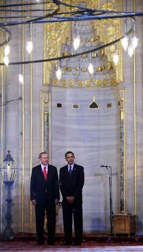 ABD Başkanı Barack Obama, Başbakan Recep Tayyip Erdoğan ile birlikte Ayasofya Müzesi'ni ve Sultan Ahmet Camii'ni gezdi.