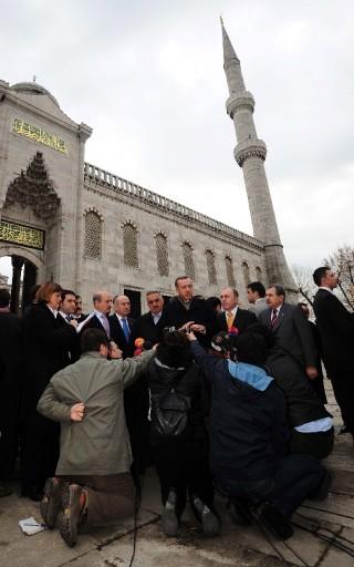 Erdoğan, bayram namazını Sultanahmet Camisi'nde kıldı.