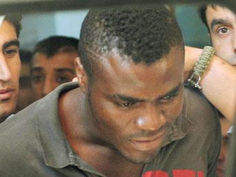 EMENİKE 12 YIL

Emnanuel Chınenye Emenikenin 8 Mayıs 2011 günü oynanan Karabük-Fenerbahçe maçında şike yapılması suçundan 5 yıldan 12 yıla kadar hapsi isteniyor.