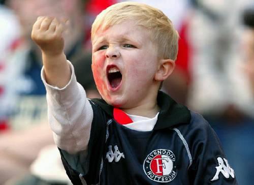 - Dürtüleri kontrol edememe,   kontrolsüz davranışlar