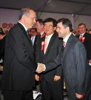 Başbakan Erdoğan, Sakarya'da Arifiye ilçesindeki OTOKAR Tesisi'nde düzenlenen, Savunma Sanayii Müsteşarlığı Milli Tank Projesi Sözleşmesi İmza Töreni