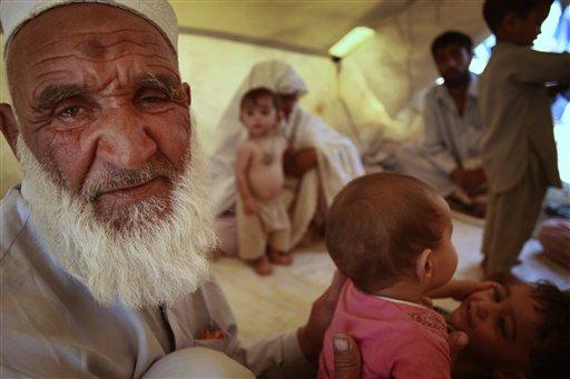 Pakistan ordusunun Taliban militanlarına yönelik saldırıları sürerken bölgeyi terk eden 500 bin kişiyi aşkın sivil zor şartlarda hayatta kalma mücadelesi veriyor.