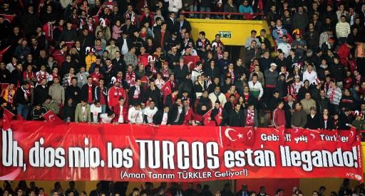 Madrid'de 1-0 mağlup olduğumuz İspanya'yı İstanbul'da da yenemedik. Boğalar ikinci yarıda bulduğu gollerle maçı kazandı.