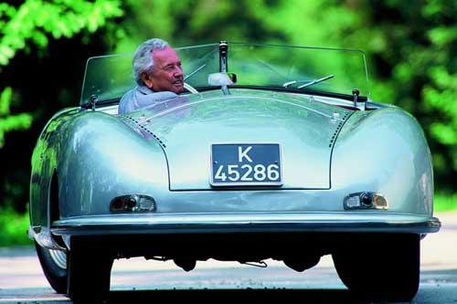 Porsche müzesinde tarihi gezinti