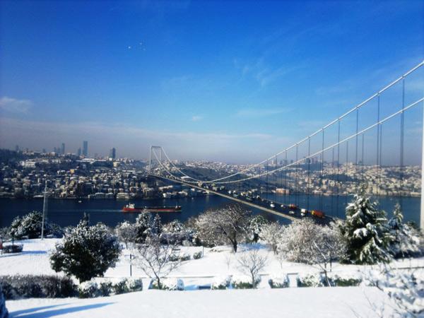 Bu manzaranın tadını çıkarmak isteyen çok sayıda kişi, Beykoz Otağtepeye giderek fotoğraf çektirdi.