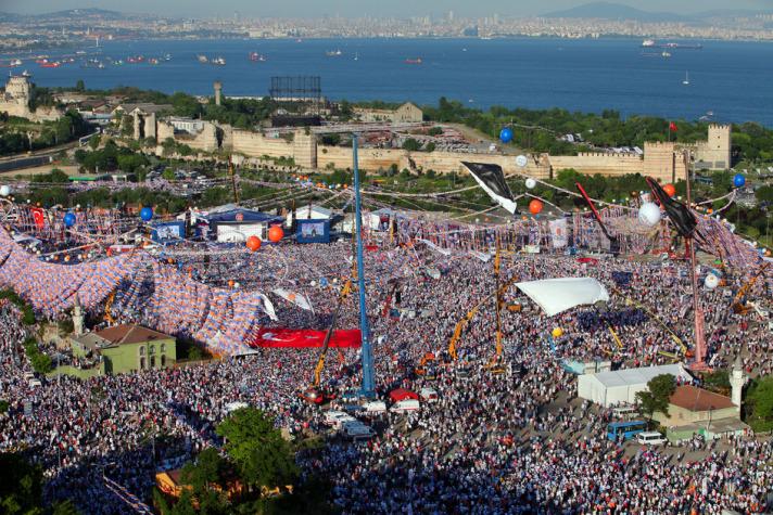 Partisinin İstanbul mitingini burada gerçekleştiren Erdoğan, konuşmasının sonunda CHP mitingi ile kendi mitinglerine katılımı kıyasladı.