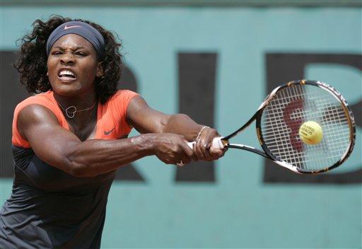 Tek bayanlarda 5 numaralı seribaşı ABD'li Serena Williams, 10 yıl sonra ilk kez 3. turda elenerek hayranlarını şaşırttı. Williams, Slovenyalı Katarina Srebotnik'e 6-4 ve 6-4'lük setlerle 2-0 boyun eğdi.