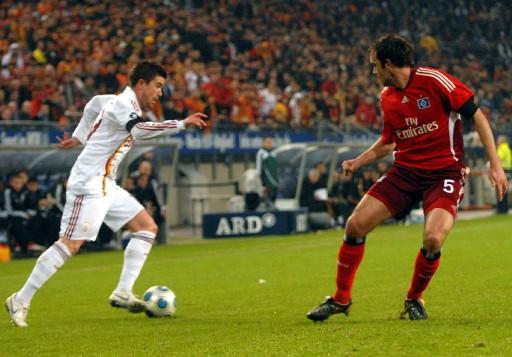Galatasaray 10 kişi tamamladığı maçta öne geçmesine rağmen skoru koruyamadı, turu Ali Sami Yen'e bıraktı.