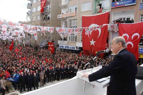 29 Mart seçiminin, hükümete dur demek için milletin önünde tarihi bir fırsat olduğunu söyleyen MHP lideri Devlet Bahçeli, 30 Mart sonrası hayırlı gelişmeler olacak" dedi.