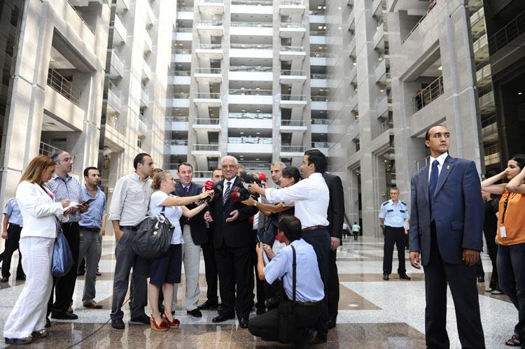 İstanbul Cumhuriyet Başsavcısı Turan &Ccedil;olakkadı, &Ccedil;ağlayanda yapılan dev adalet sarayını basın mensuplarına tanıttı. Modern yapısıyla dikkat &ccedil;eken adalet sarayını gezen Turan &Ccedil;olakkadı, bina hakkında bilgi verdi.