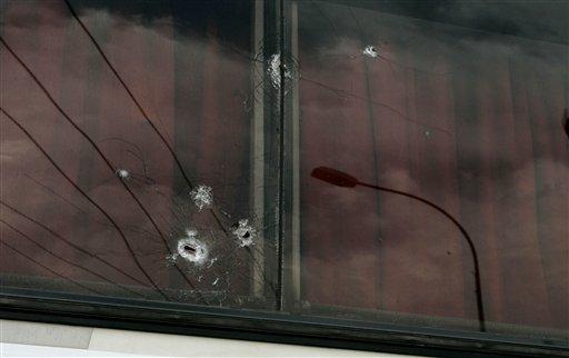 Sri Lanka ulusal kriket takımını taşıyan bir araca Pakistan'ın Lahor kentinde silahlı kişilerce saldırı düzenlendi. Saldırıda çok sayıda polis ve sivil ölürken, kriket milli takımından 8 kişi yaralandı
