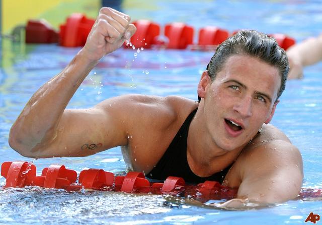 Ryan Lochte: ABD'li yüzücü Şanghay'da düzenlenen Dünya Yüzme Şampiyonasına damgasını vurdu. 5'i altın 6 madalya kazanan Lochte, 200 metre karışıkta dünya rekoru kırdı. Lochte, vatandaşı dünya ve olimpiyat şampiyonu Michael Phelps'i 200 metre serbest ve 200 metre karışıkta geçmeyi başardı. Phelps, şampiyonada 4'ü altın 7 madalya aldı.