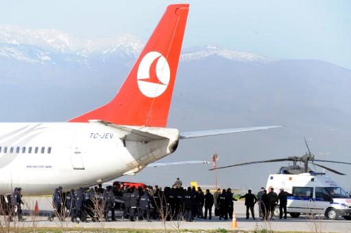 Muhsin Yazıcıoğlu ve arkadaşlarının geçirdiği kaza sonrası naaşları bulunanardan Pilot Pilot Kaya İstektepe'nin cenazesi İstanbul'a, muhsin Yazıcıoğlu ve diğer arkadaşları Ankara'ya gönderildi